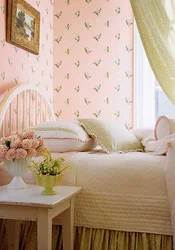 Photo of small bedrooms with flowers