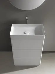 Mərtəbədə dayanan vanna otağı lavabo şəkli