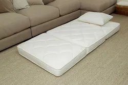 Matras 1 5 uxlab yotgan fotosurat