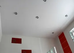 Жуынатын Бөлмедегі Ақ Төбе Фотосы