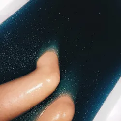 Photo with shimmer in the bathroom