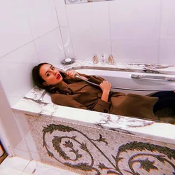 Banyoda necə yatmağın fotoşəkili