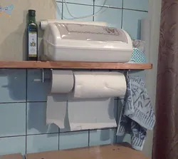 Бумажные полотенца на кухне фото