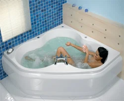 Dimensions of the jacuzzi in the bathroom photo