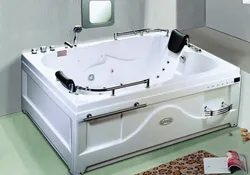 Dimensions of the jacuzzi in the bathroom photo