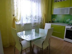 Yashil oshxona stoli fotosurati