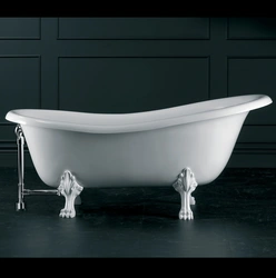 Acrylic bathtub with legs photo