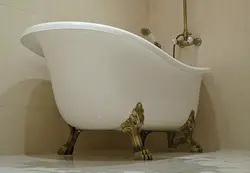 Acrylic bathtub with legs photo