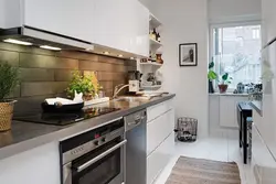 Белая кухня карычневы фартух фота