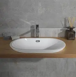 Bathtub embedded in the countertop photo