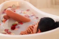 Kleopatranın şəkli kimi hamam