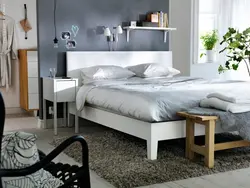 Yataq otağının fotoşəkilində IKEA çarpayıları