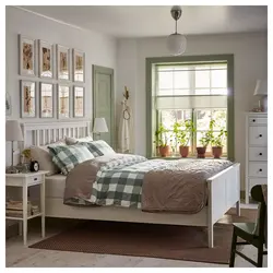Yataq otağının fotoşəkilində IKEA çarpayıları