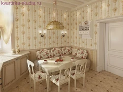 Жарты қабырғадағы ас үй фотосуреті