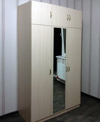 Koridor fotoşəkili üçün üç qapılı qarderob