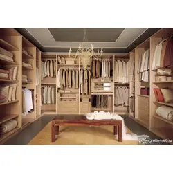 Утоқҳои либоспӯшӣ дар як хонаи чӯбӣ акс
