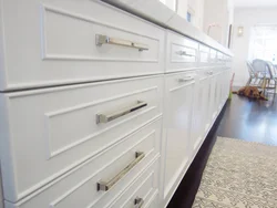 White kitchen what kind of handles photo