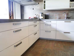 White kitchen what kind of handles photo