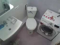 Ҳоҷатхона дар кунҷи ванна акс