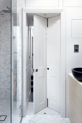 Accordion doors for bathtub photo