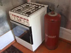 Кухня и газовый баллон фото