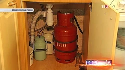 Кухня и газовый баллон фото