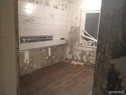 Ламинат на кухне хрущевка фото