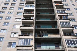 Фото многоквартирного дома с лоджиями