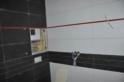 Banyoda qara tikişlərin fotoşəkili