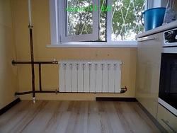 Mətbəxdəki qara radiator fotoşəkili