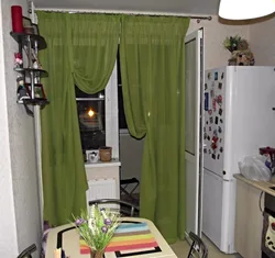 Зеленая кухня какие шторы фото