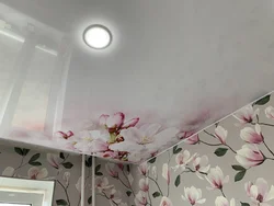 Кветкі На Столі Кухні Фота