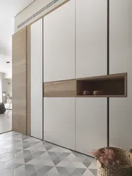 Inteqrasiya edilmiş tutacaqları olan koridorlar fotoşəkili