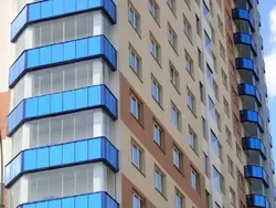 Многоквартирный дом с лоджией фото