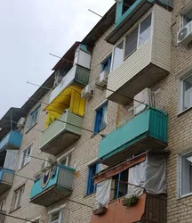 Многоквартирный дом с лоджией фото
