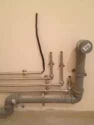 Mətbəxdə boru kəməri fotoşəkili
