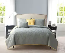 Bedspreads for a gray bedroom photo