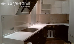 Ас үй фотосуретіндегі мөлдір алжапқыш