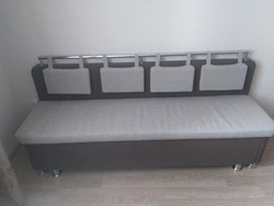 Uxlash joyi fotosurati bilan skameyka