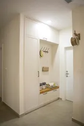 Koridordakı Niş Qapılar Fotoşəkili
