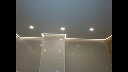 Banyoda fotoşəkildə LED tavan