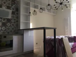 Mətbəx fotoşəkilində rəflər rafı