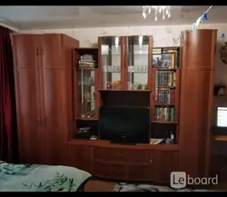 Yashash xonasidagi magnoliya devori fotosurati