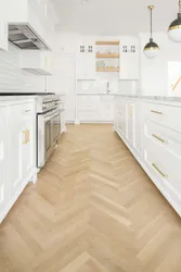 Пол елочкой на кухне фото