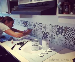 Paint an apron in the kitchen photo