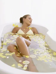 Лимон қосылған ваннадағы фото
