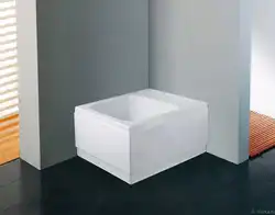 Chuqur laganda bilan vannaning fotosurati