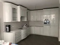Korniş Fotoşəkili Olan Ağ Mətbəx