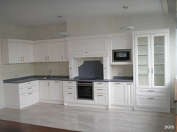 White kitchen with cornice photo