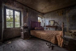 Спальня ў старым доме фота